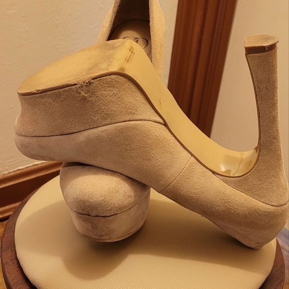 Shoes - Picture 4 of 6